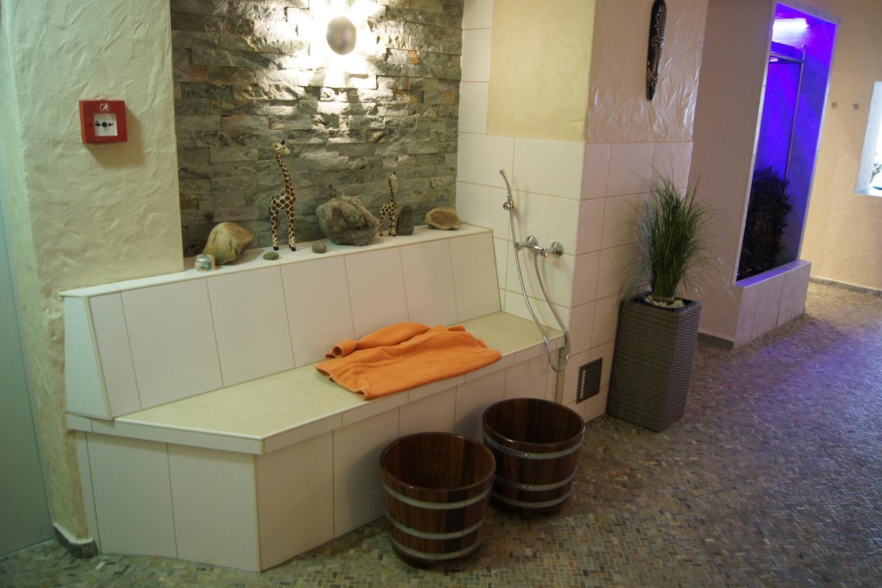 Hotel "Drei Rosen" Ohg Regina & Hans - Peter Fassbinder Leinefelde-Worbis Экстерьер фото